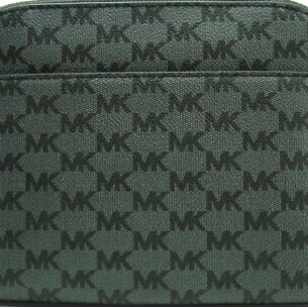 Michael Kors Crossbody - Picture 3 of 6